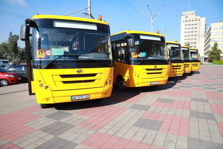 Read more about the article Передано ще 5 шкільних автобусів Запорізькій ОДА