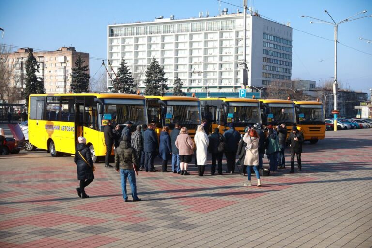 Read more about the article Передано ще 5 шкільних автобусів ЗАЗ A08 для громад Запорізької області