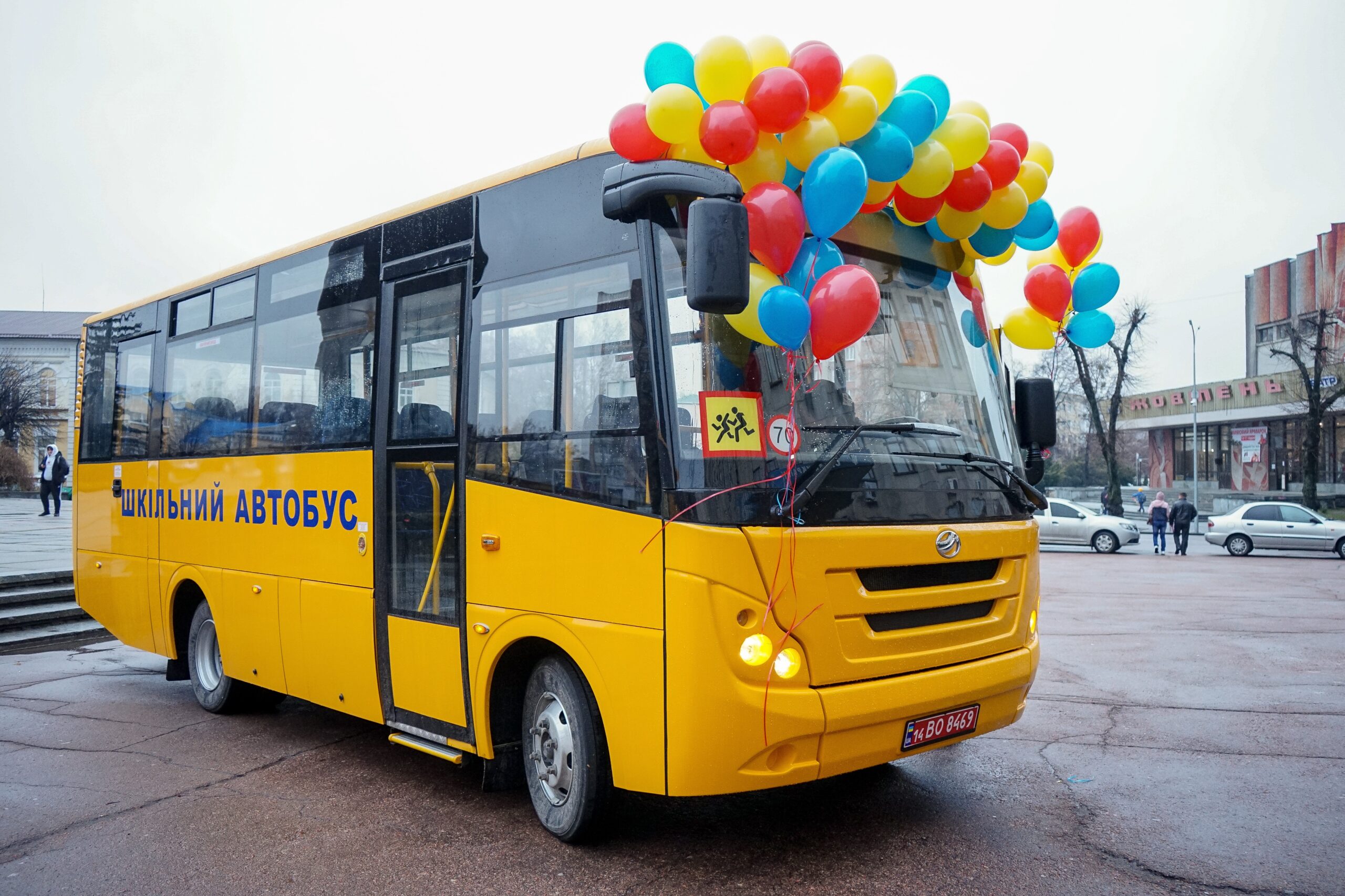 3 шкільних автобуси ЗАЗ A08 передано громадам Житомирської області